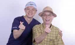 醫師，我自從換了活動假牙，我人生變黑白了————覆蓋式植體全口義齒併植體固定義齒